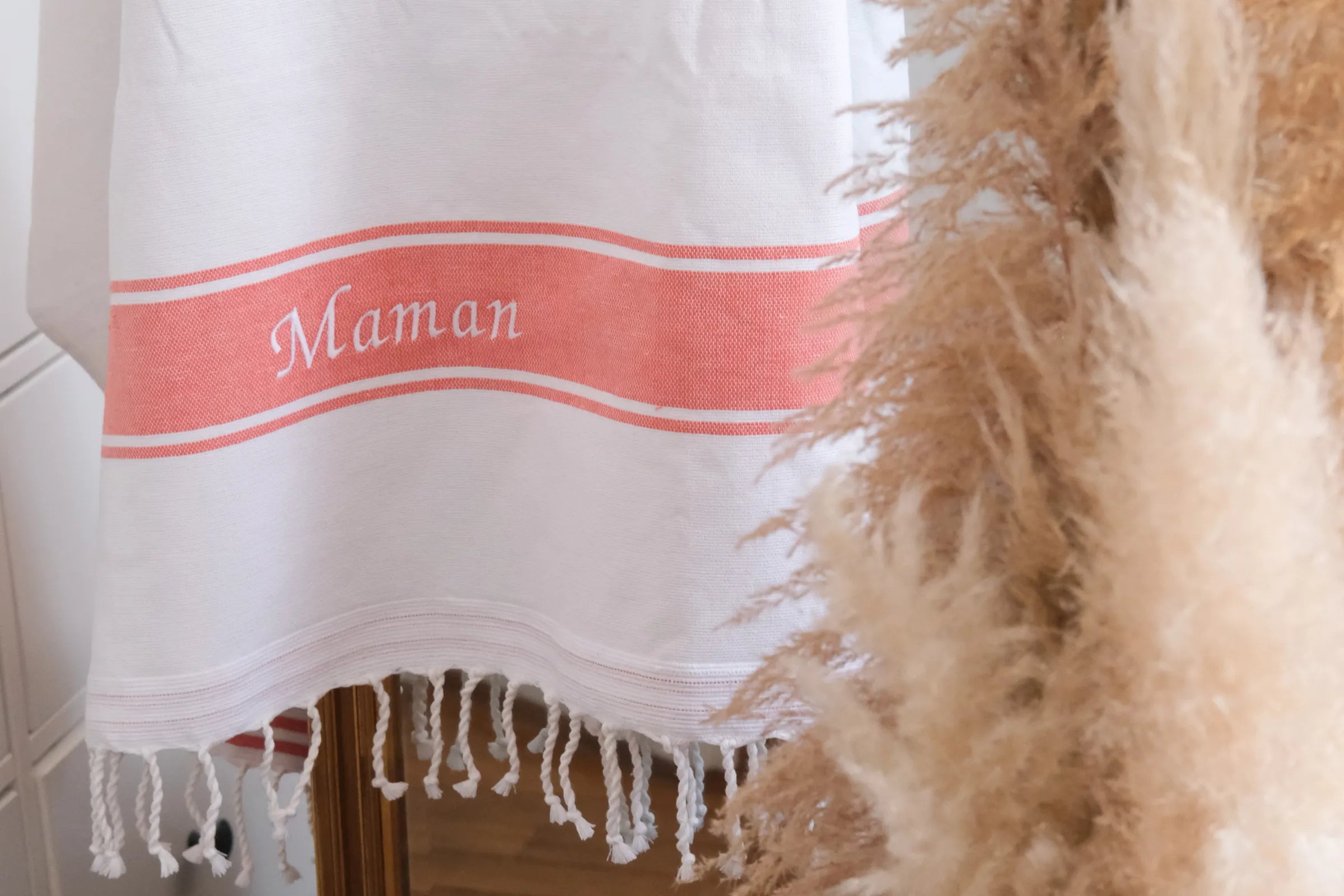 Fouta brodée personnalisée : l'idée cadeau qui marque les esprits