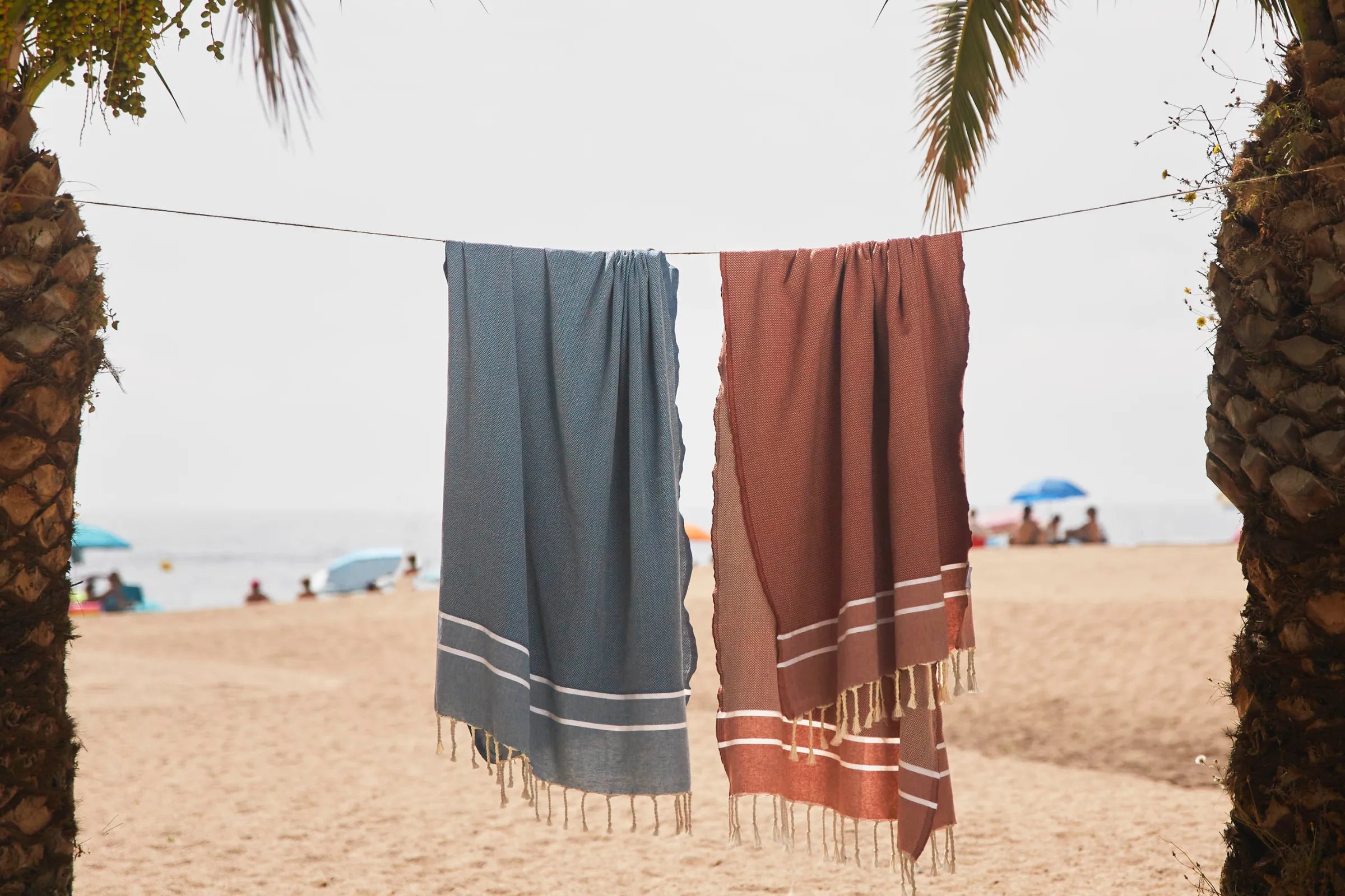 Fouta ou serviette microfibre pour voyager léger ? Le comparatif complet - BY FOUTAS