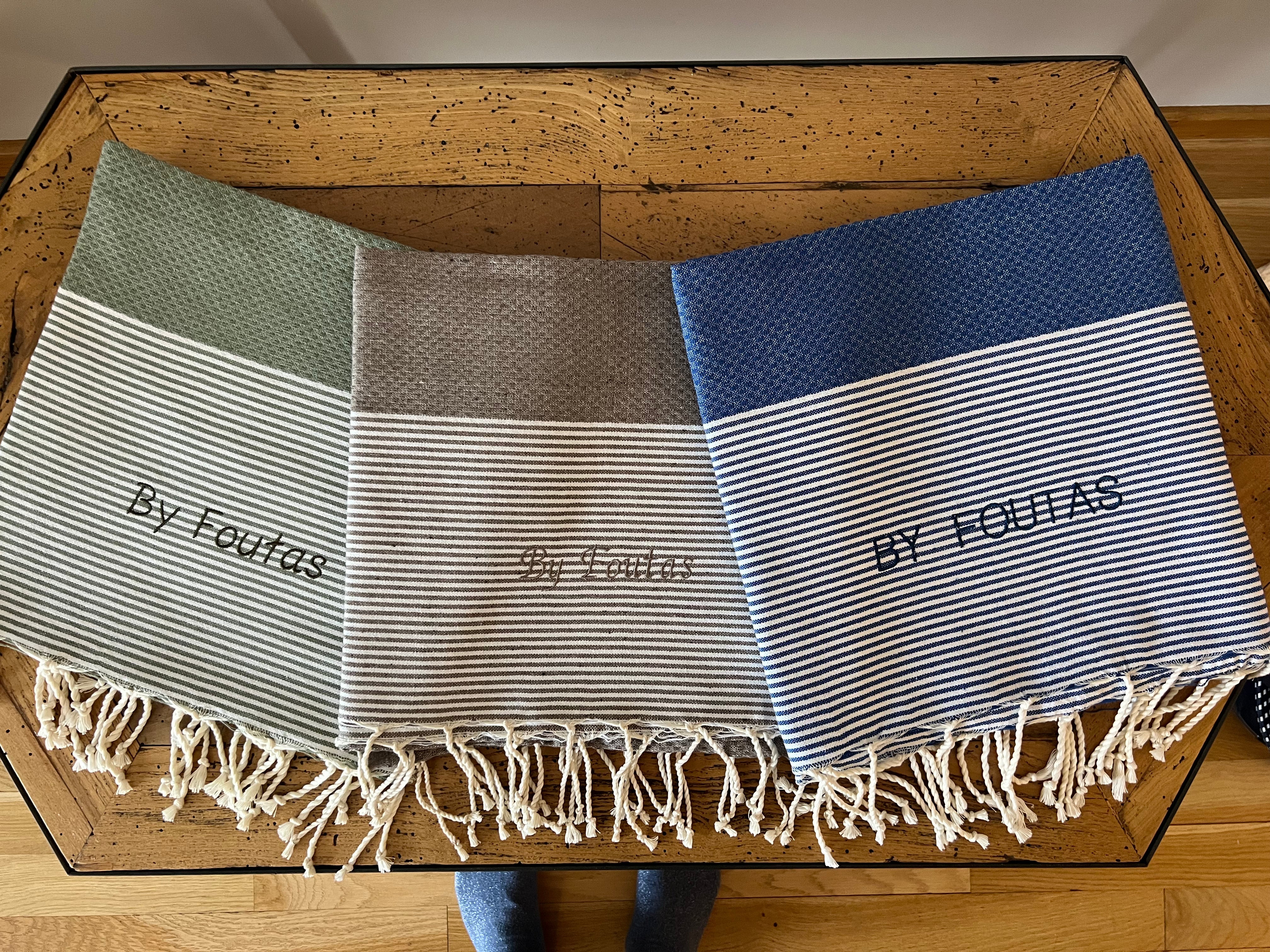 Cadeau CSE original : la fouta brodée, la dotation RSE que vos salariés gardent - BY FOUTAS