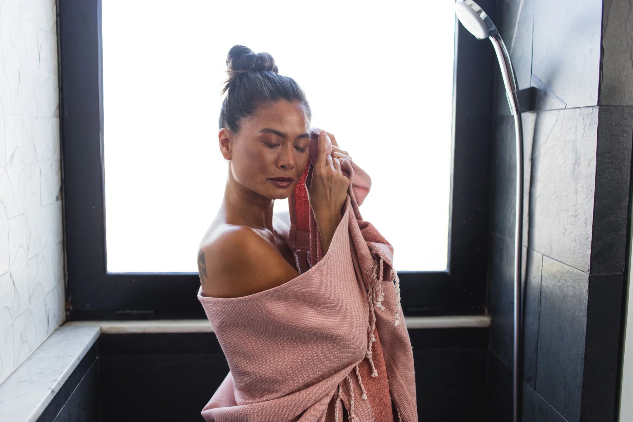 Pourquoi la fouta est une excellente alternative aux serviettes éponge pour les spas et instituts de bien-être ? - BY FOUTAS
