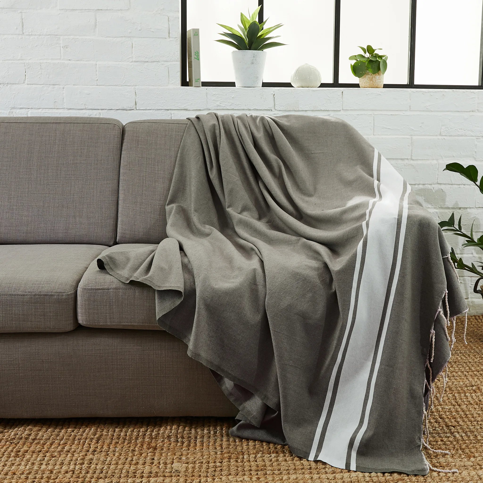 Woman wearing a Foutas XXL Taupe - BY FOUTAS