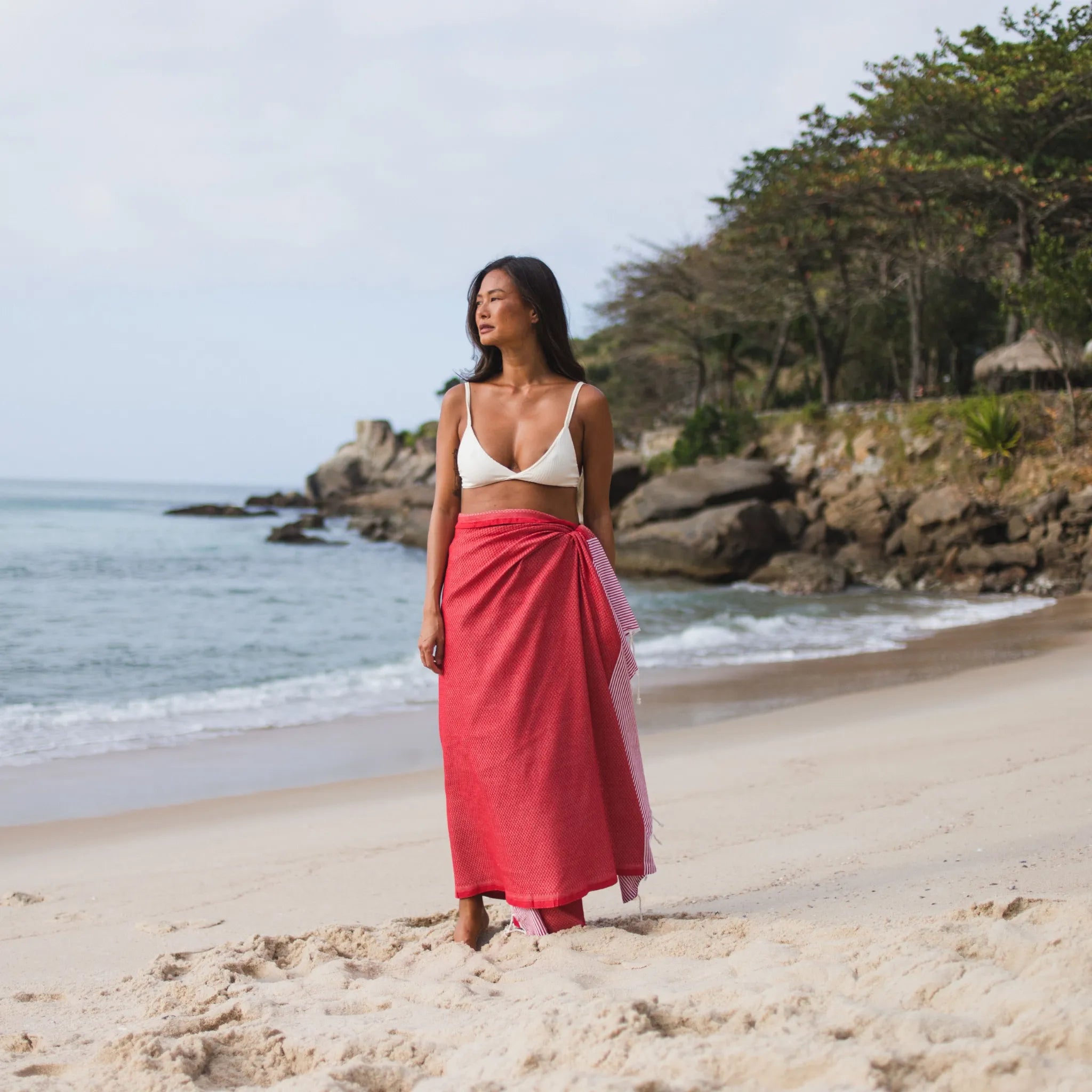 Woman using a Red Honeycomb Fouta - BY FOUTAS