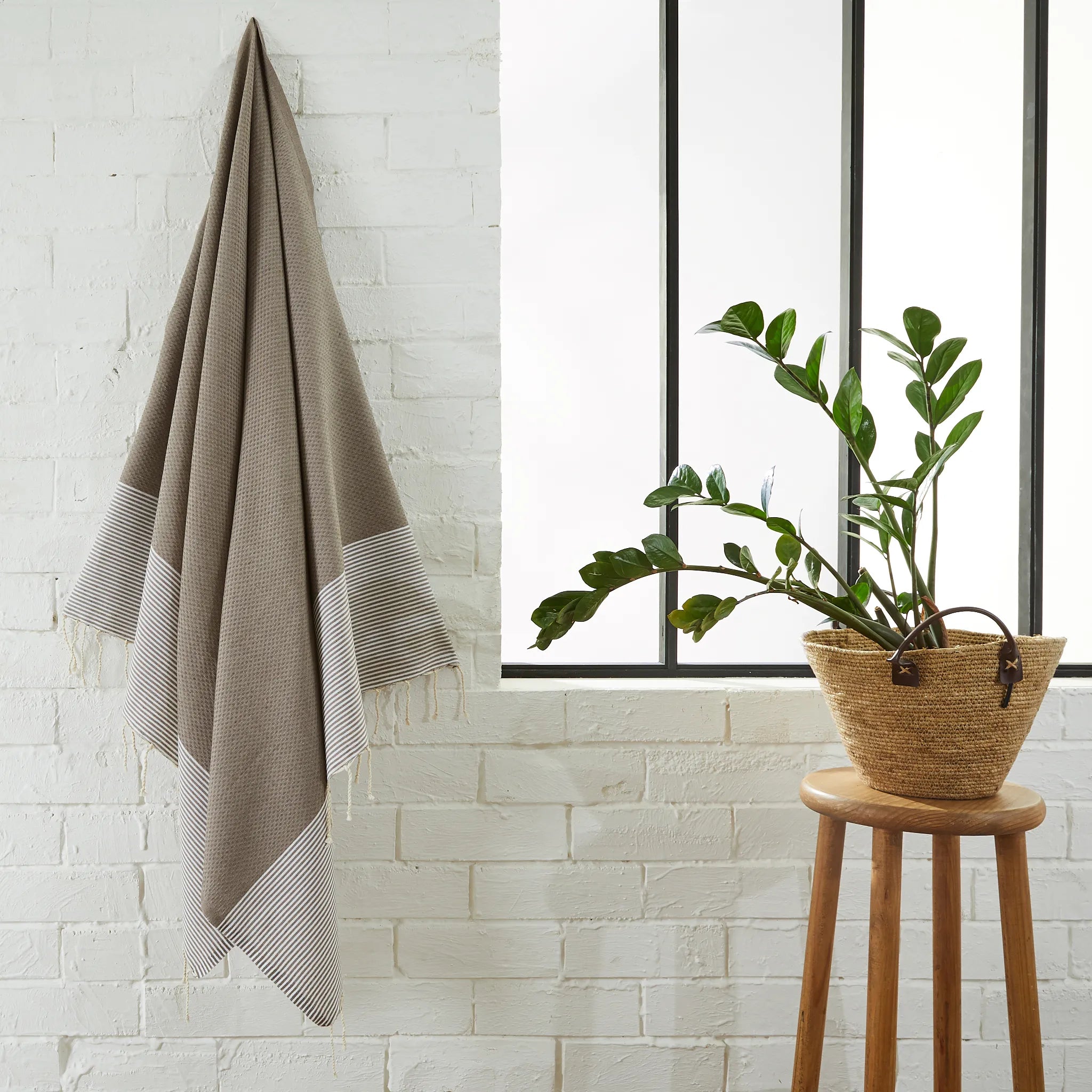 Packshot of the Fouta Positano Gris Clair - BY FOUTAS
