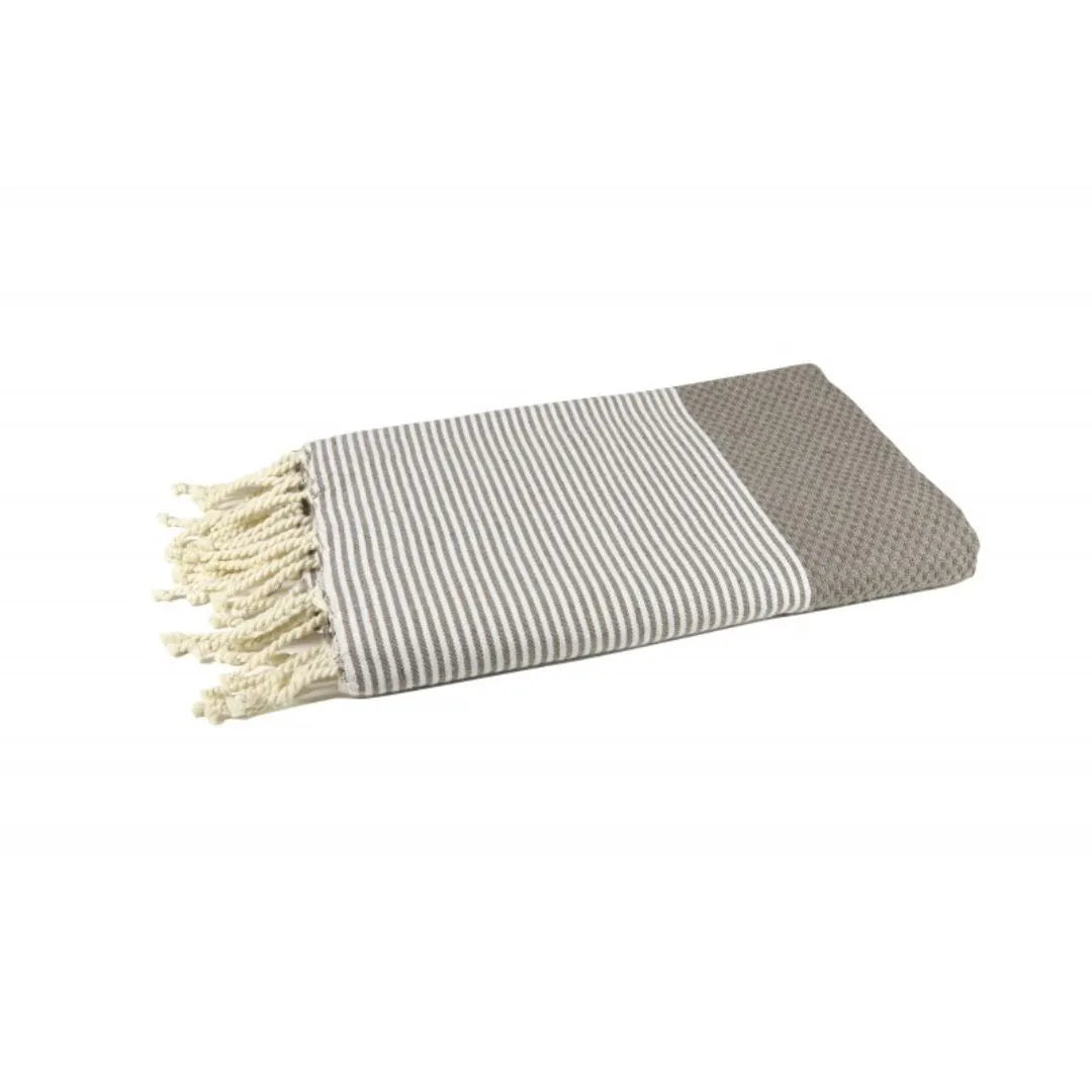 Packshot of the Emerald Green Honeycomb Fouta - BY FOUTAS