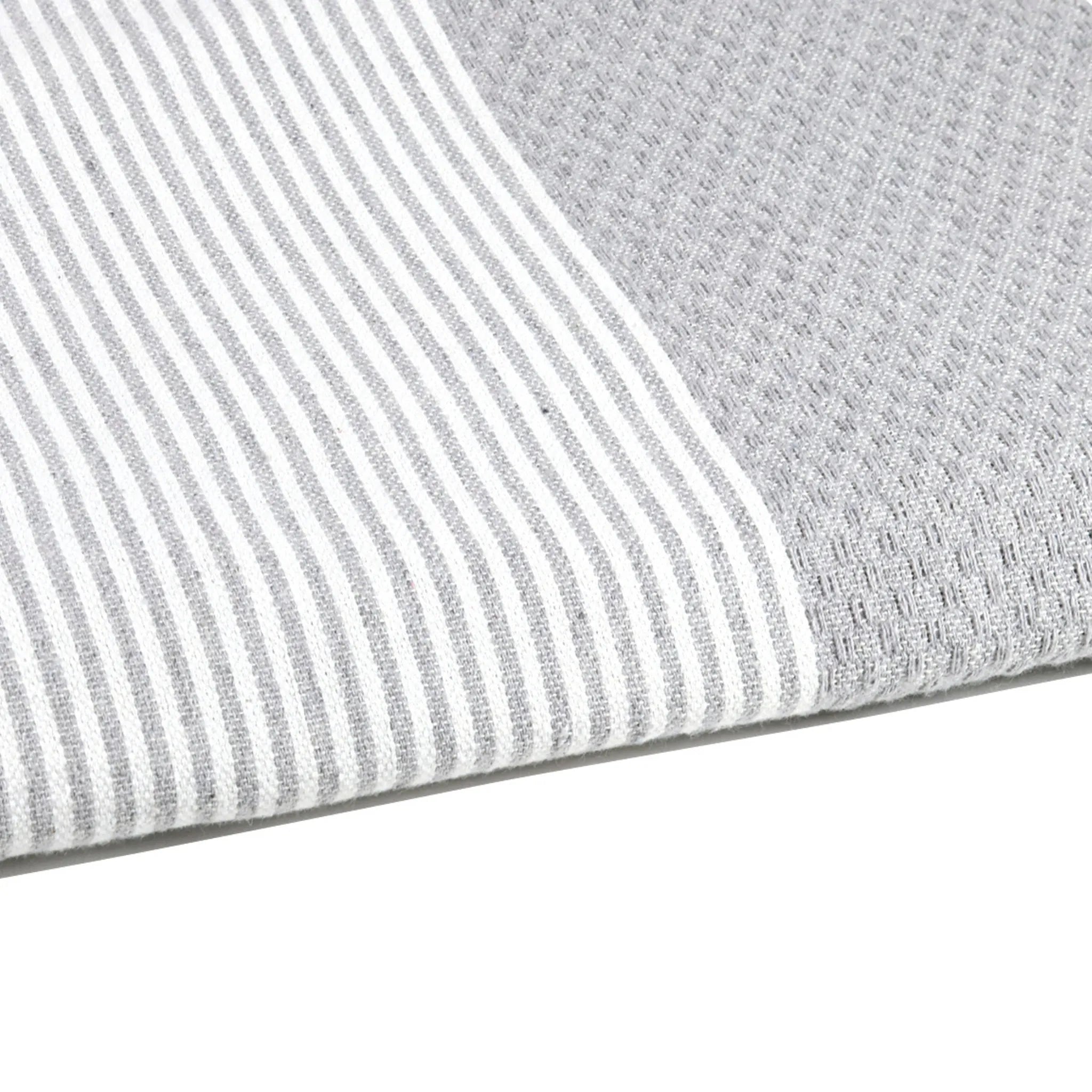 Zoom sobre la Fouta Panal Gris Claro - BY FOUTAS