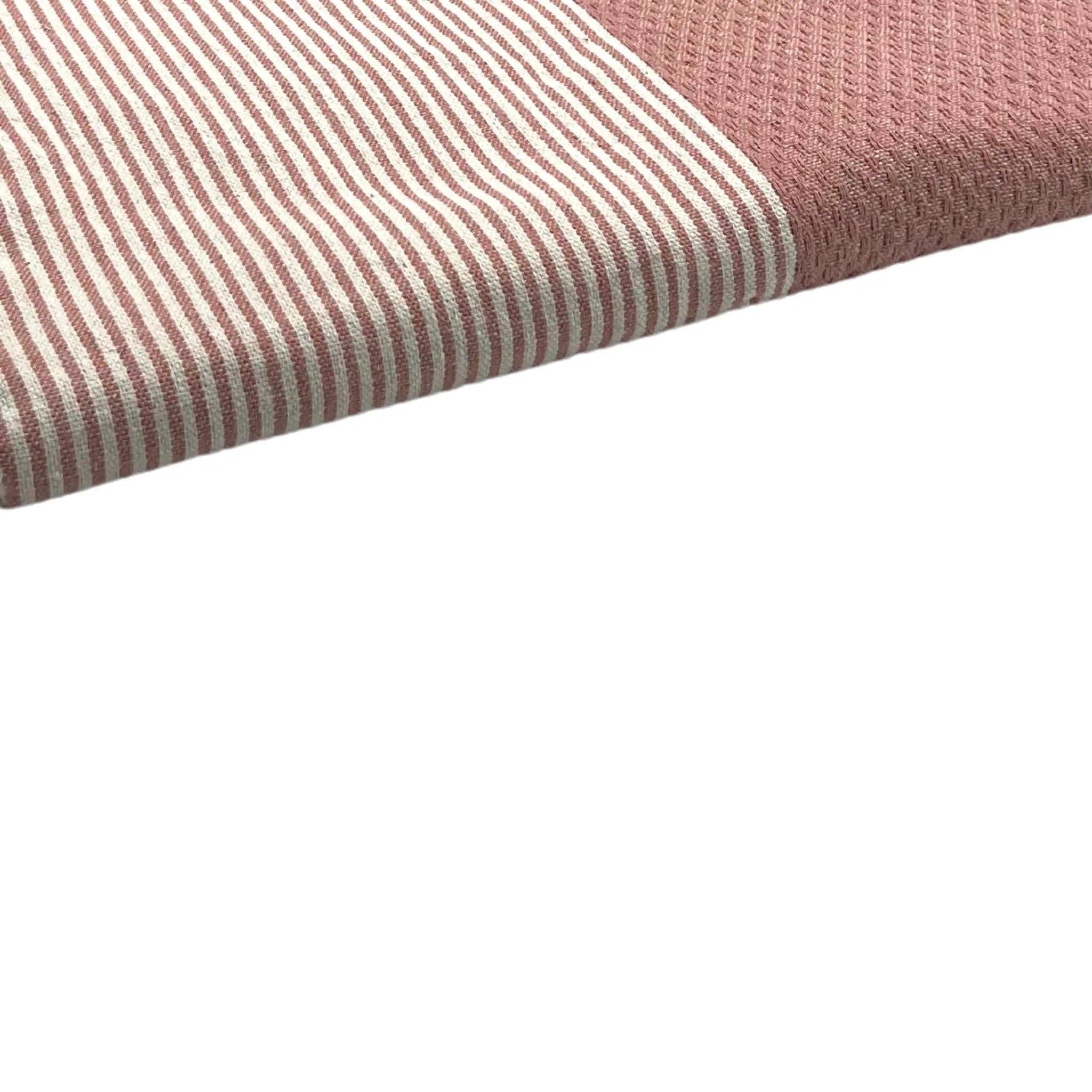 Zoom sobre la Fouta de nido de abeja rosa empolvado - BY FOUTAS