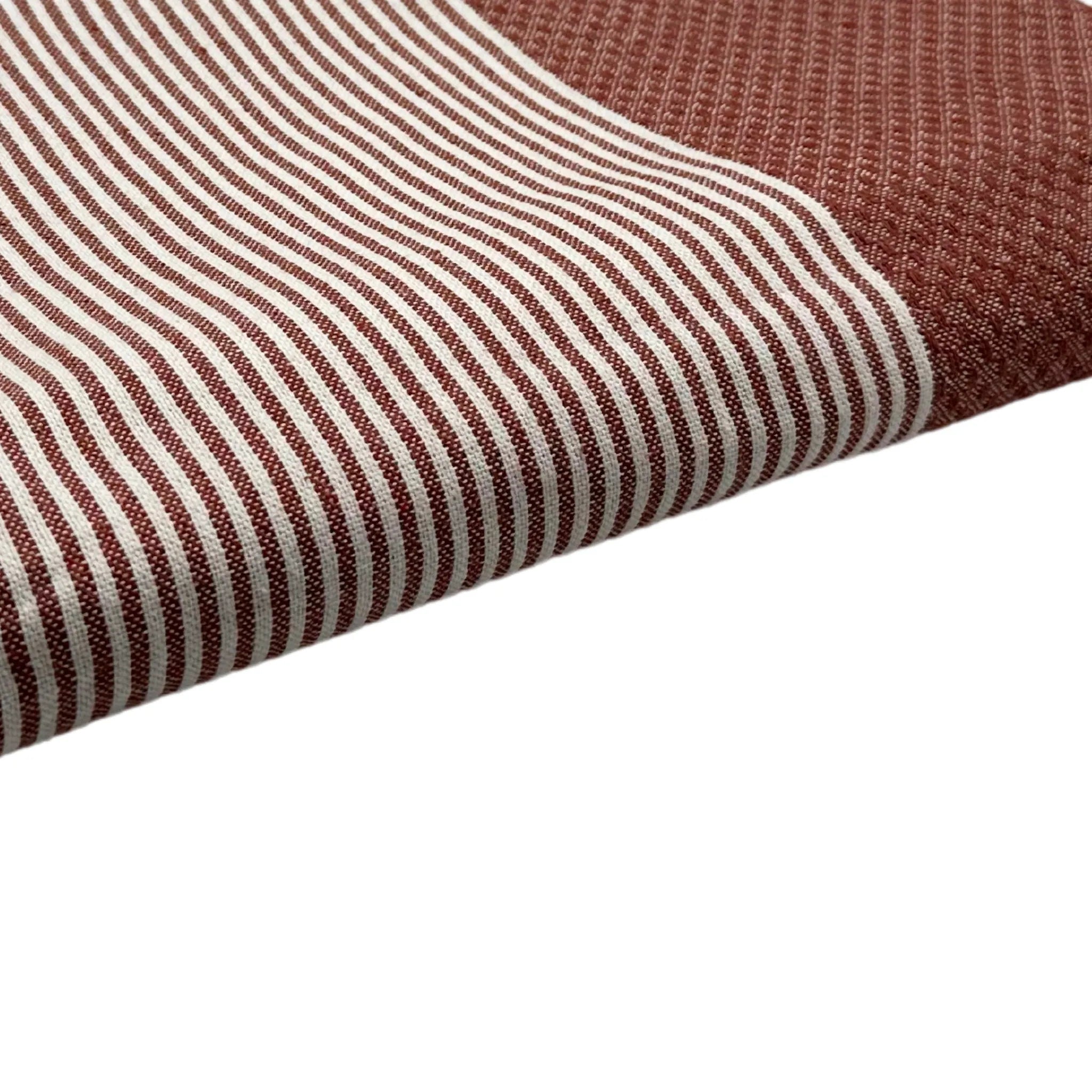 Focus sulla Fouta a nido d'ape in terracotta - BY FOUTAS
