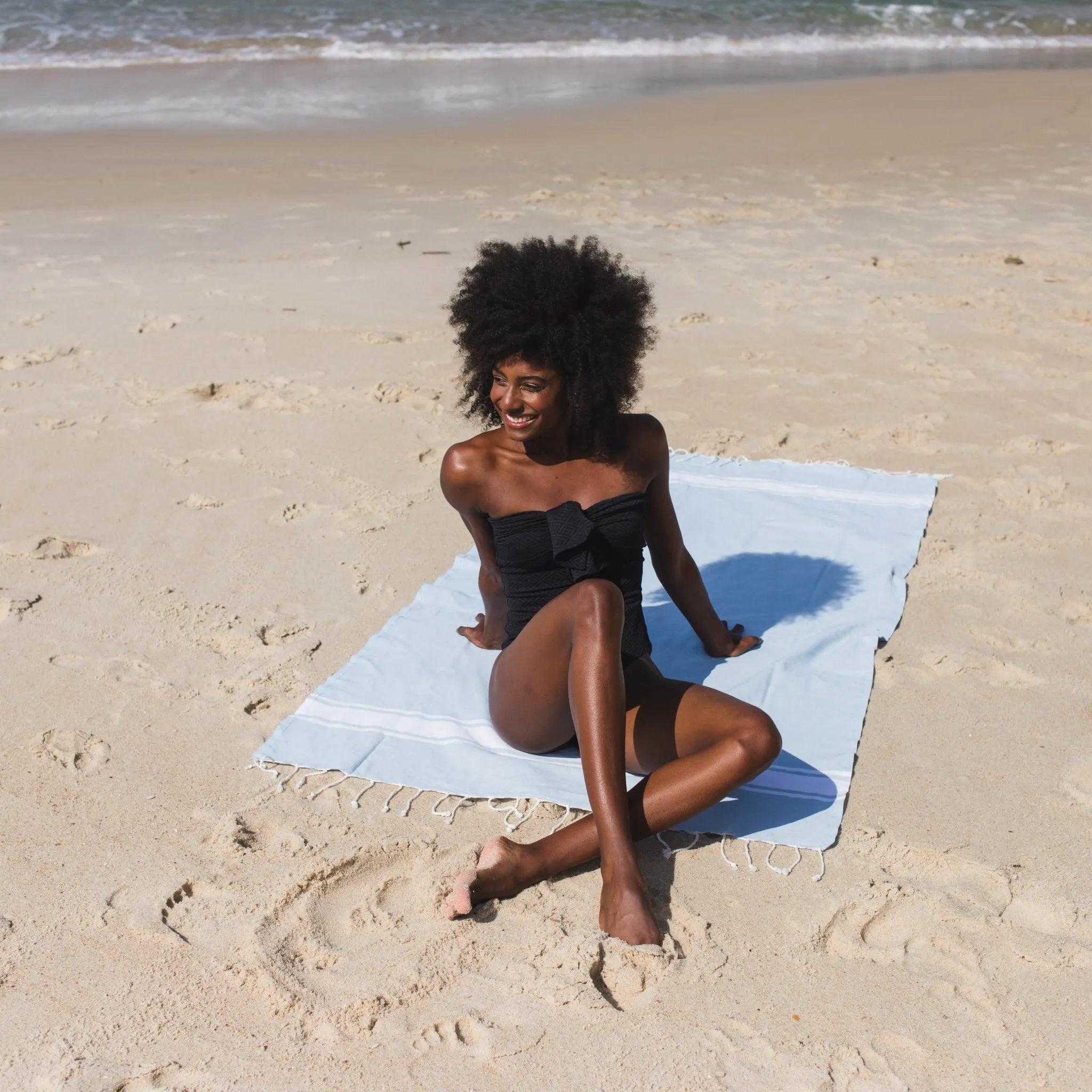 Fouta classico blu cielo appeso in bagno - BY FOUTAS