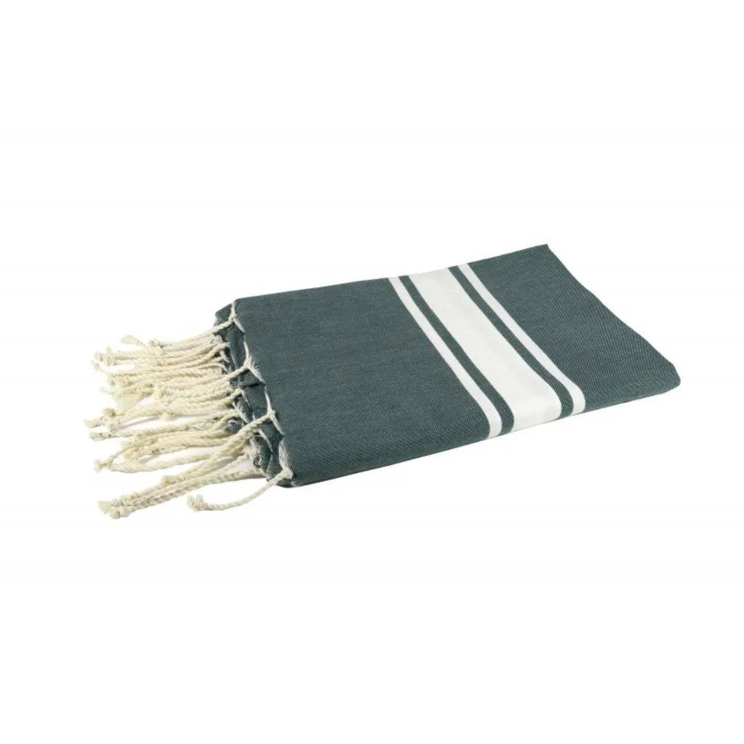 Fouta classica verde abete appesa in bagno - BY FOUTAS