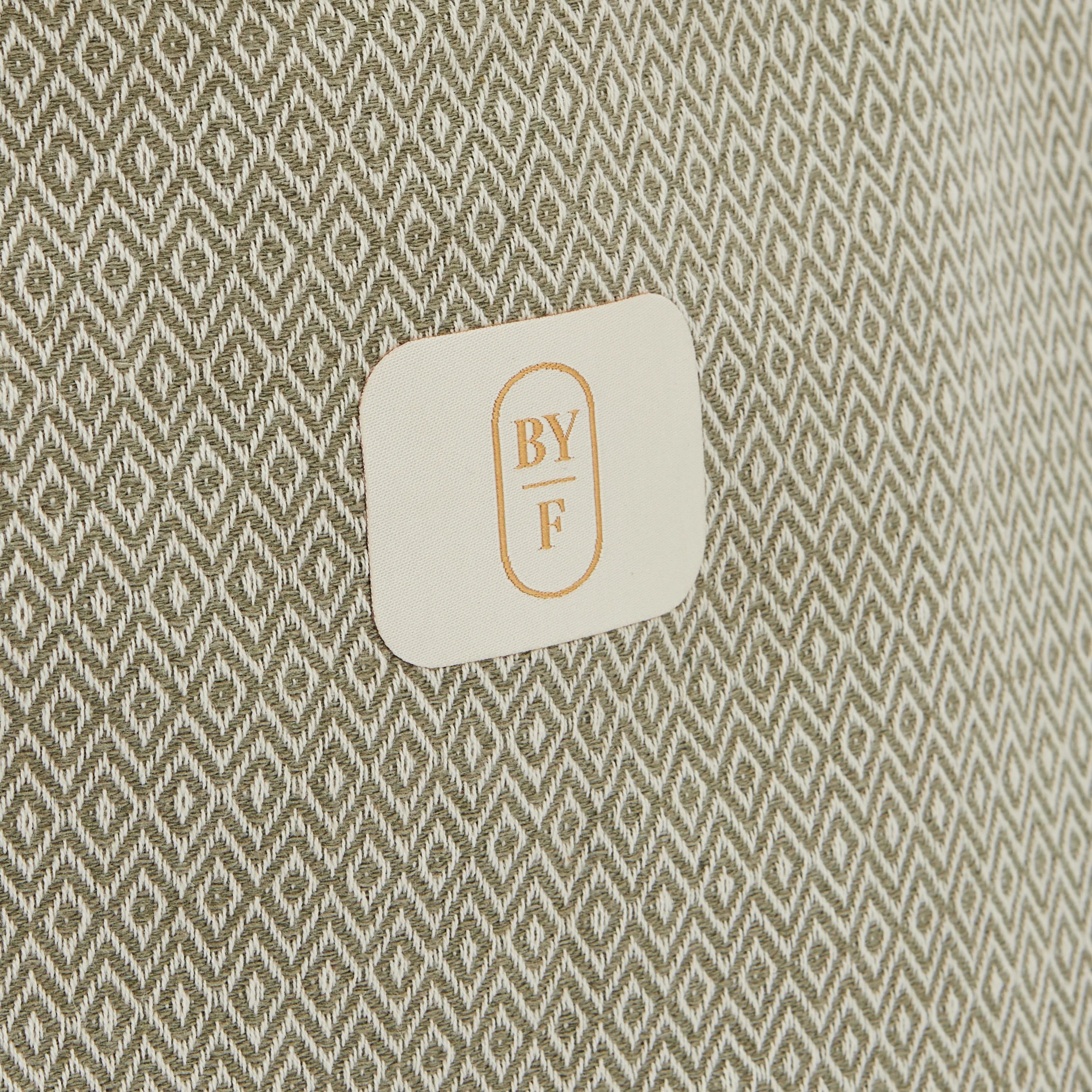 Zoom in op de Olijfgroene strandtas - DOOR FOUTAS