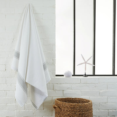 Woman using a White/Grey Terry lined Fouta - BY FOUTAS