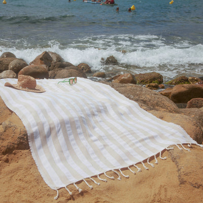 Woman using a Sahara Positano Fouta - BY FOUTAS