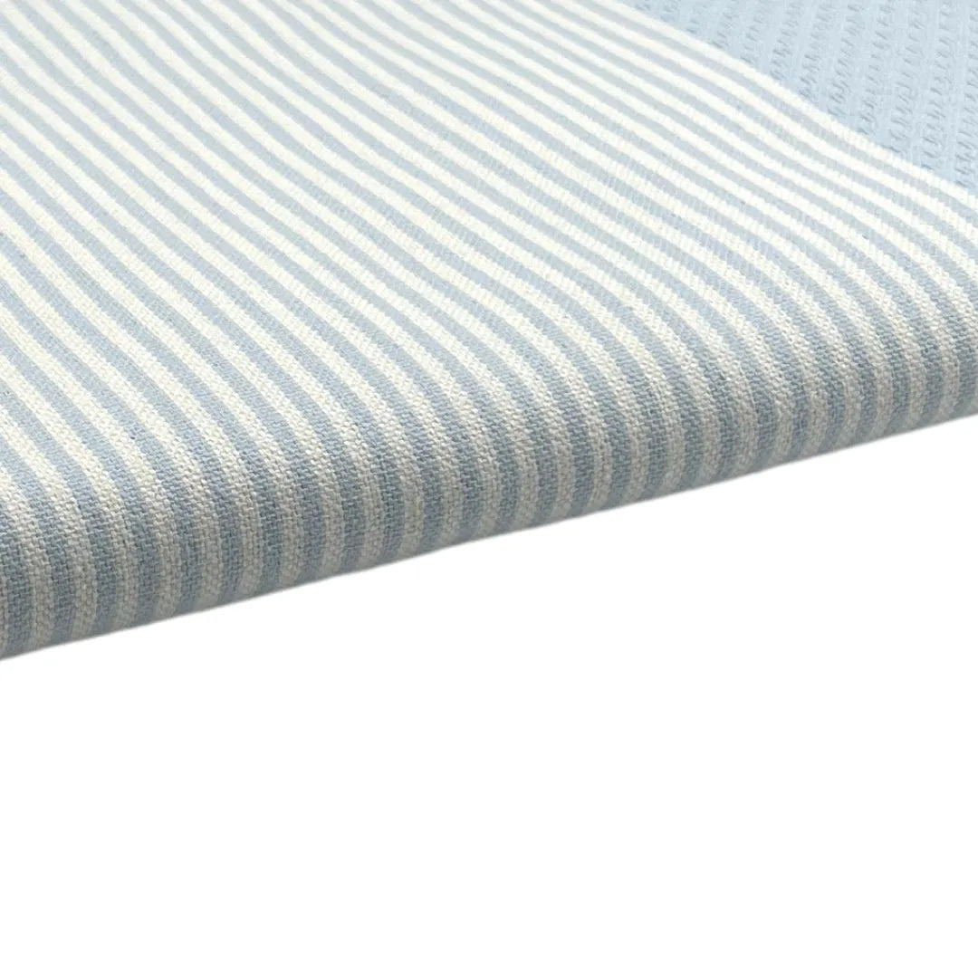 Zoom sur la Fouta Nid d'abeille Bleu Ciel - BY FOUTAS