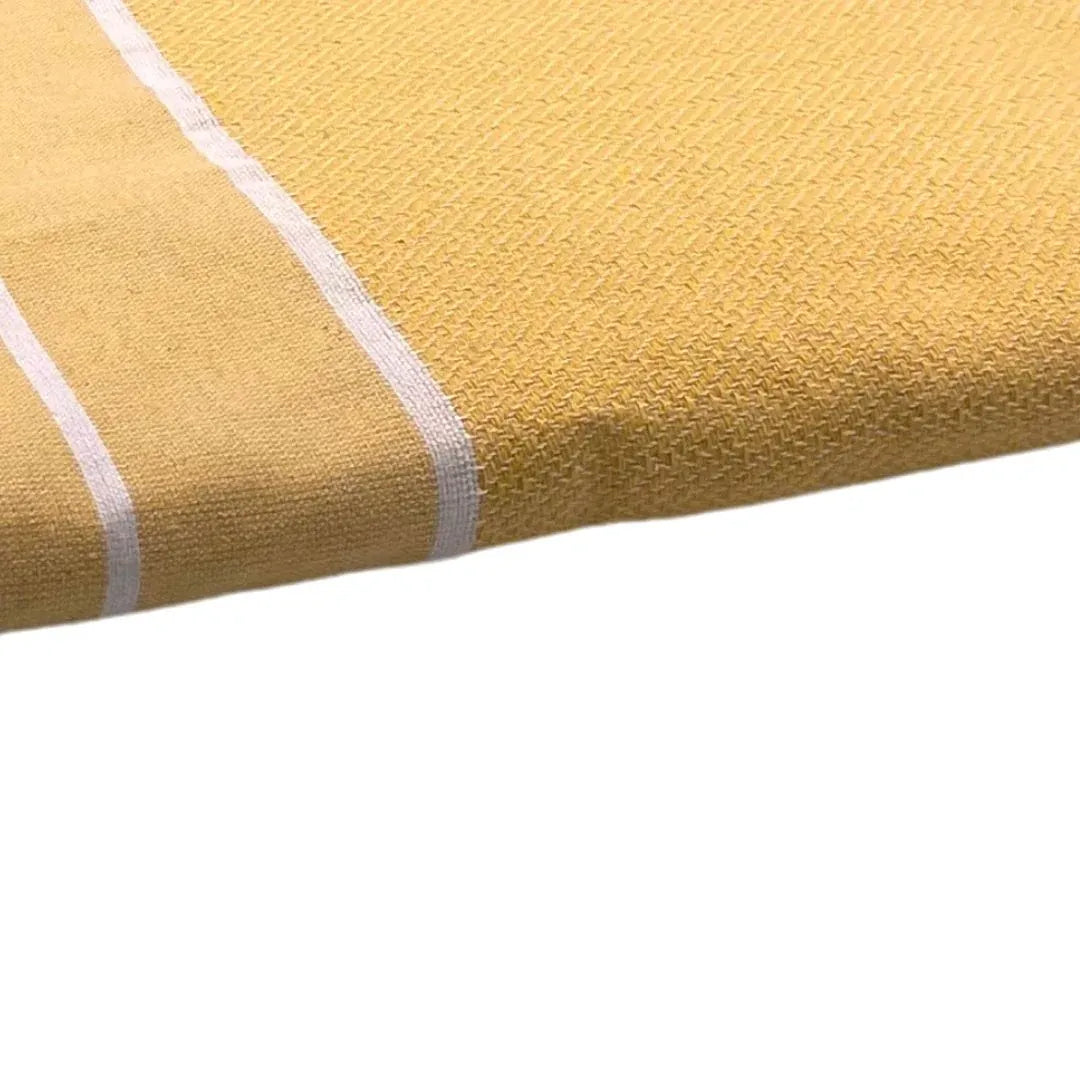 Zoom sur la Fouta Chevron Personnalisable Jaune Moutarde - BY FOUTAS