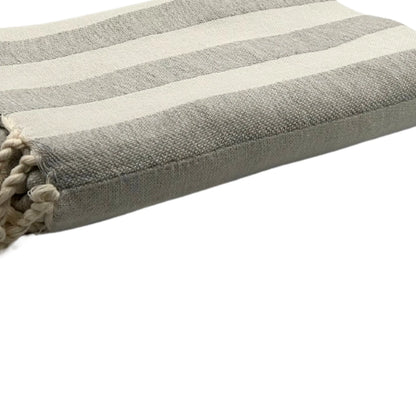 Zoom sur la Fouta Positano Gris Clair - BY FOUTAS