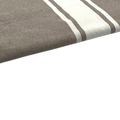 Zoom sur la Fouta Classique Taupe