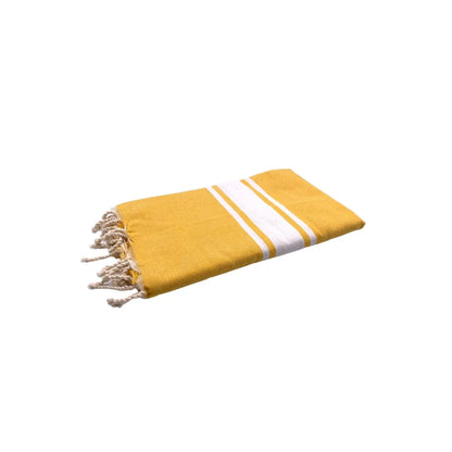 Fouta Enfant Personnalisable Jaune Moutarde suspendue dans une salle de bain - BY FOUTAS