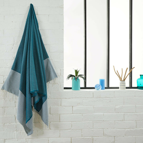 fouta Honeycomb color blue duck hanging in a bathroom - BY FOUTAS