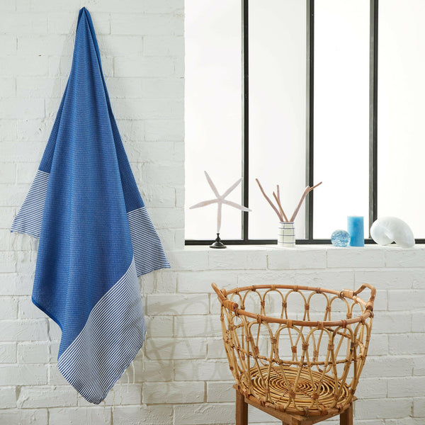 fouta Honeycomb color ocean blue hanging in a bathroom - BY FOUTAS