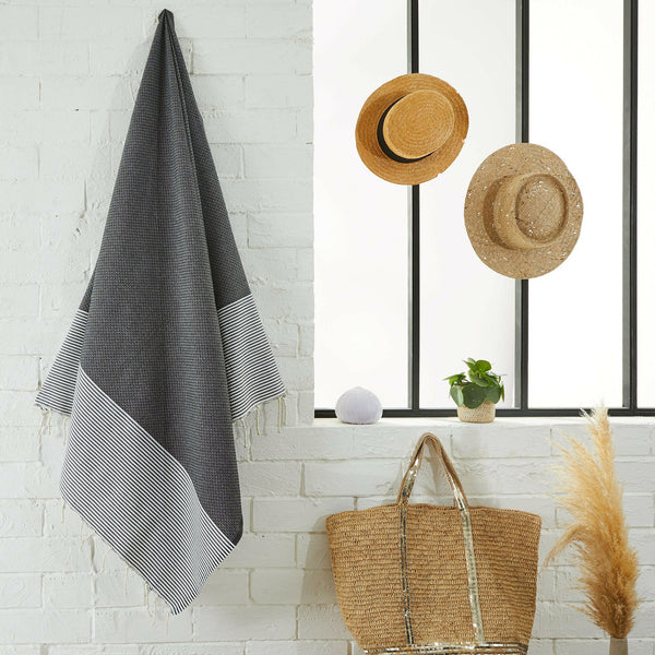 fouta Honeycomb color gray concrete suspended in a bathroom - BY FOUTAS
