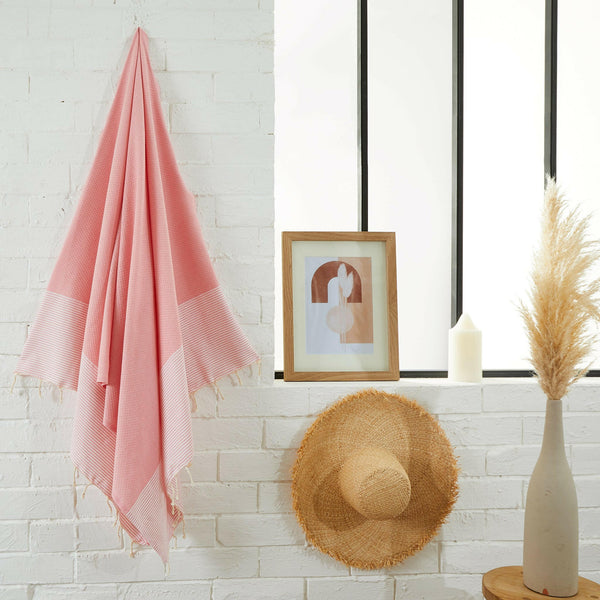 fouta Honeycomb baby pink color hanging in a bathroom - BY FOUTAS