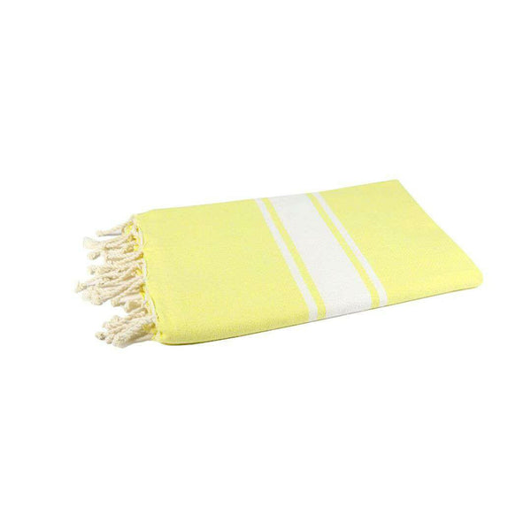 fouta Tissage plat couleur jaune citron pliée façon serviette de plage - BY FOUTAS