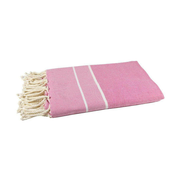 fouta Chevron couleur rose bonbon pliée façon serviette de plage - BY FOUTAS