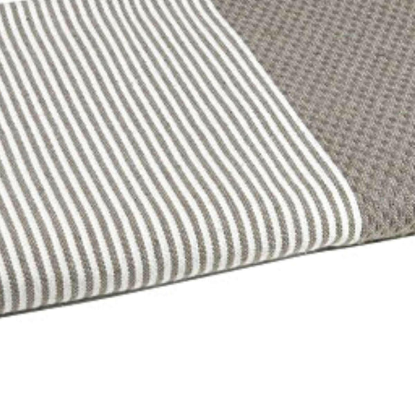 zoom on the beach fouta Honeycomb color taupe - BY FOUTAS