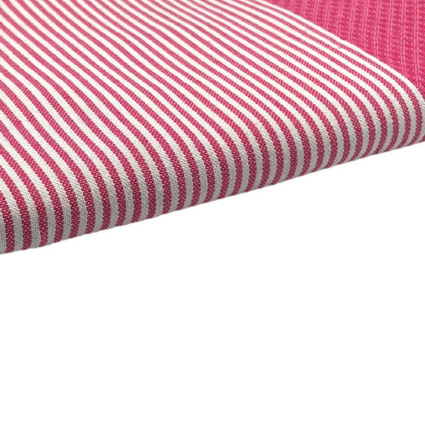zoom on the beach fouta Honeycomb color fuchsia - BY FOUTAS
