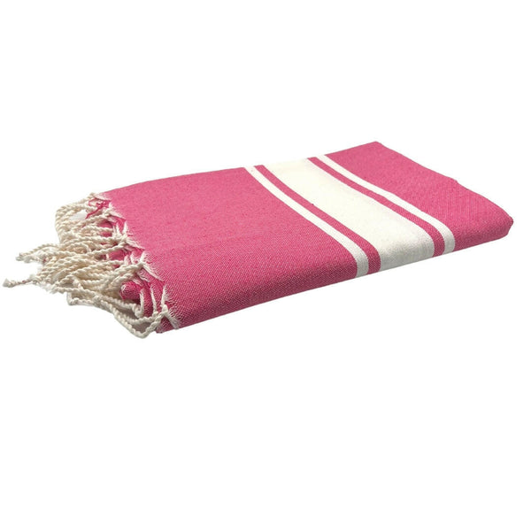 fouta Tissage plat couleur fuchsia pliée façon serviette de plage - BY FOUTAS