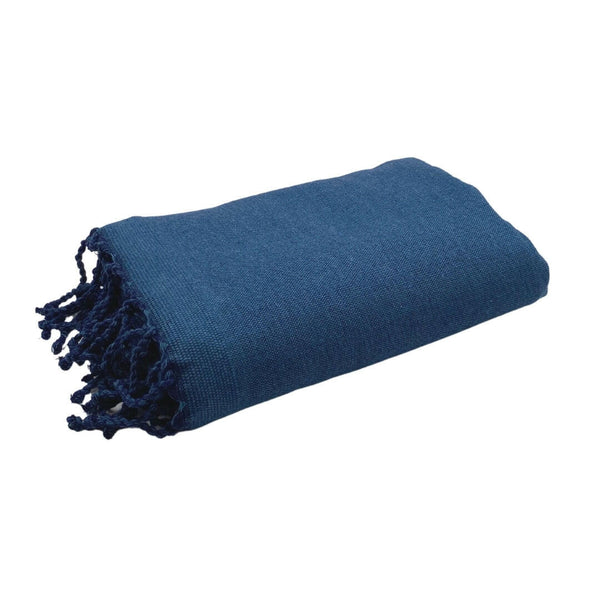 Saunatuch Einfarbiger Schwamm in Entenblau, der wie ein Handtuch gefaltet ist -. BY FOUTAS