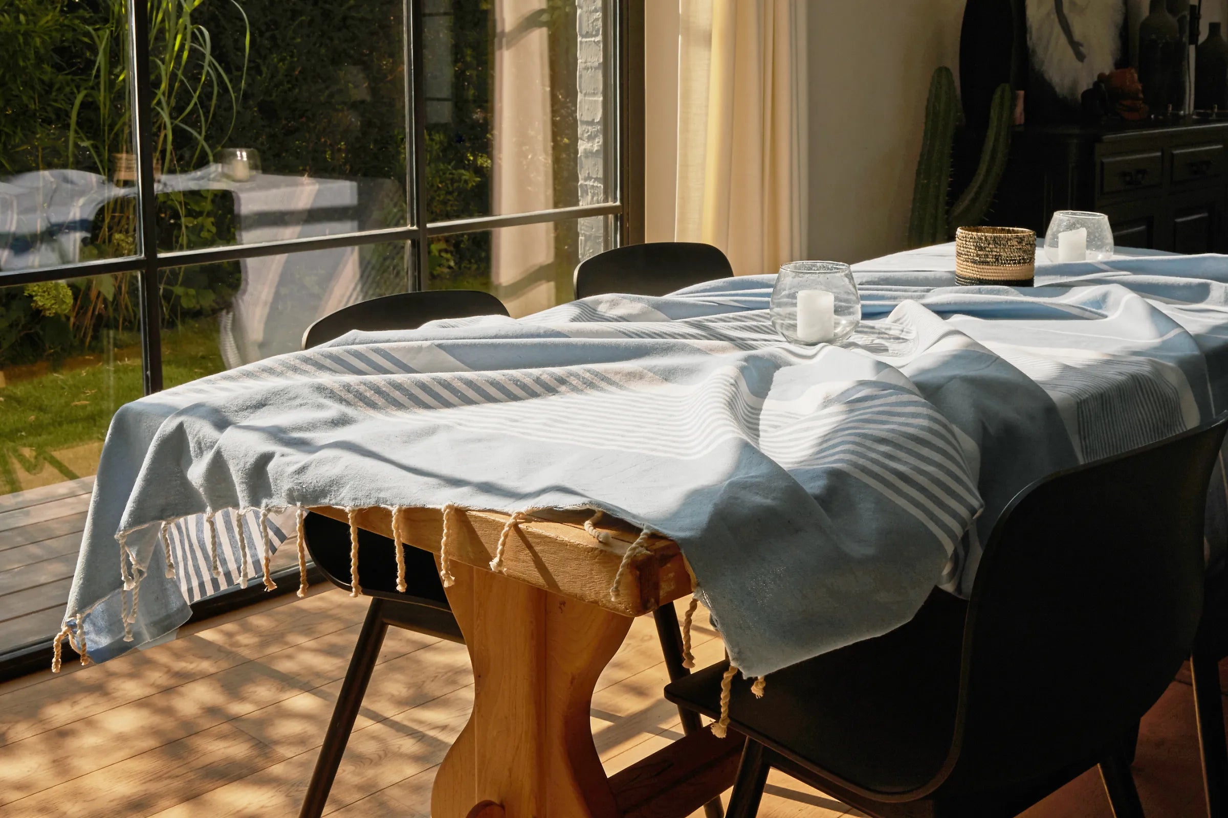 The fouta tablecloth: elegance and practicality with the classic and striped XXL foutas