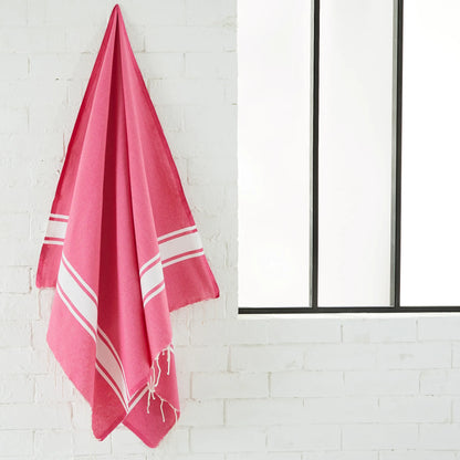 Woman using a Fuchsia Classic Fouta - BY FOUTAS