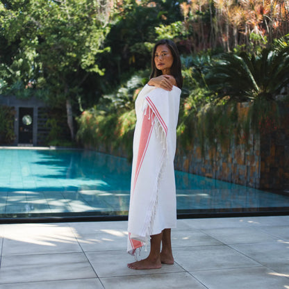 Woman using a White/Mandarin Sponge Fouta - BY FOUTAS