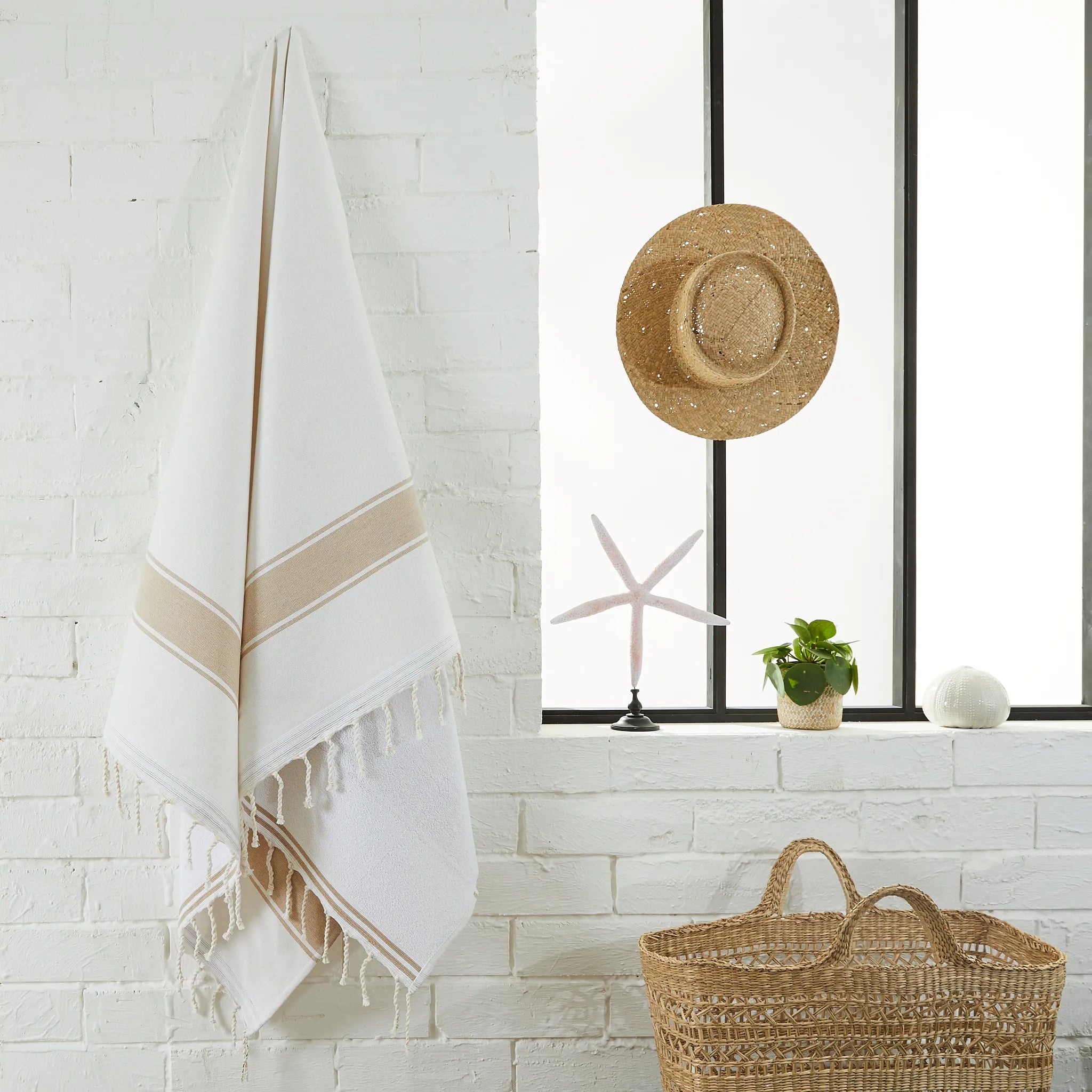 Woman using a White/Sahara Sponge Fouta - BY FOUTAS