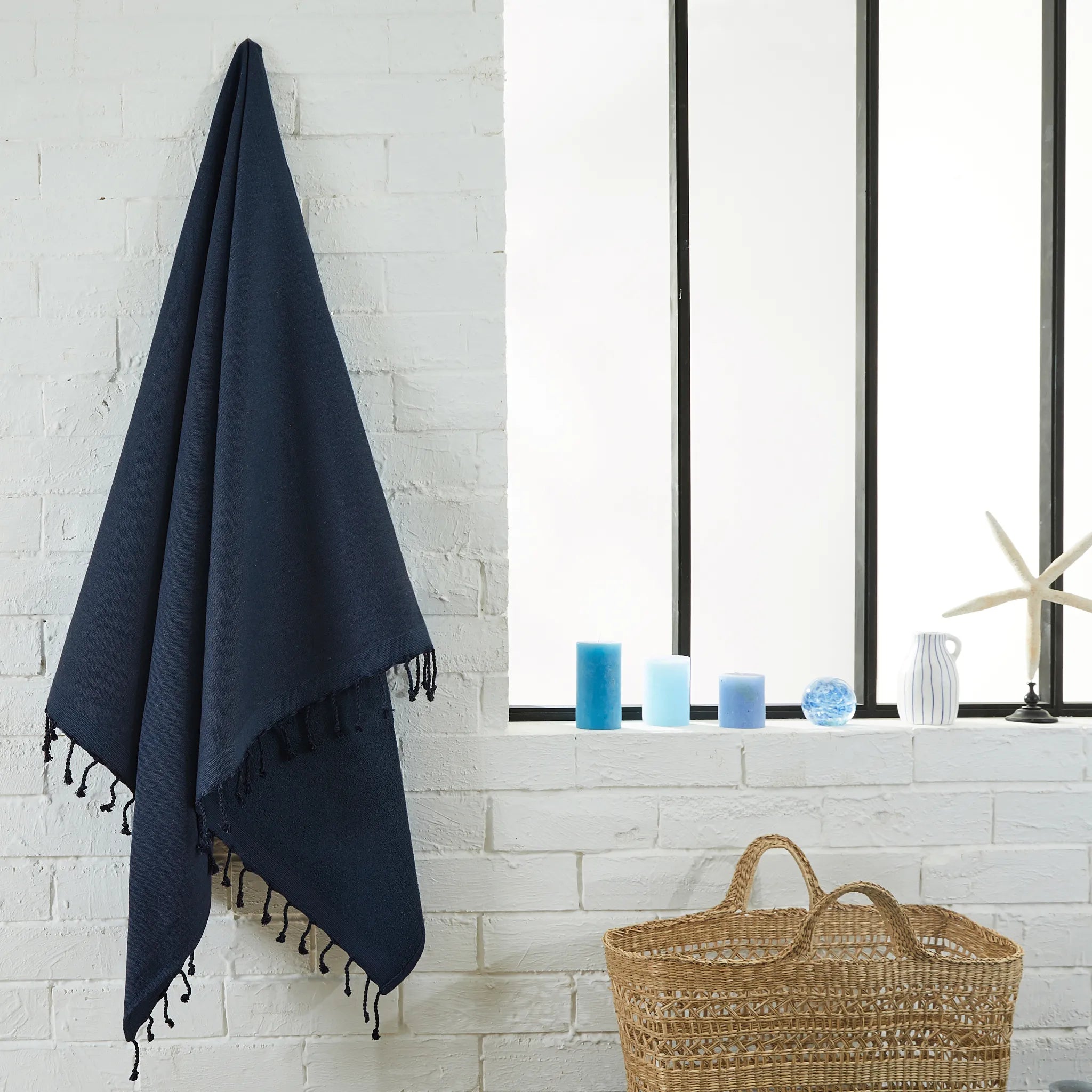 Woman using a Customizable Navy Blue Sponge Fouta - BY FOUTAS