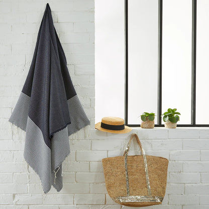 Packshot photo of the Fouta honeycomb Gris Clair - BY FOUTAS