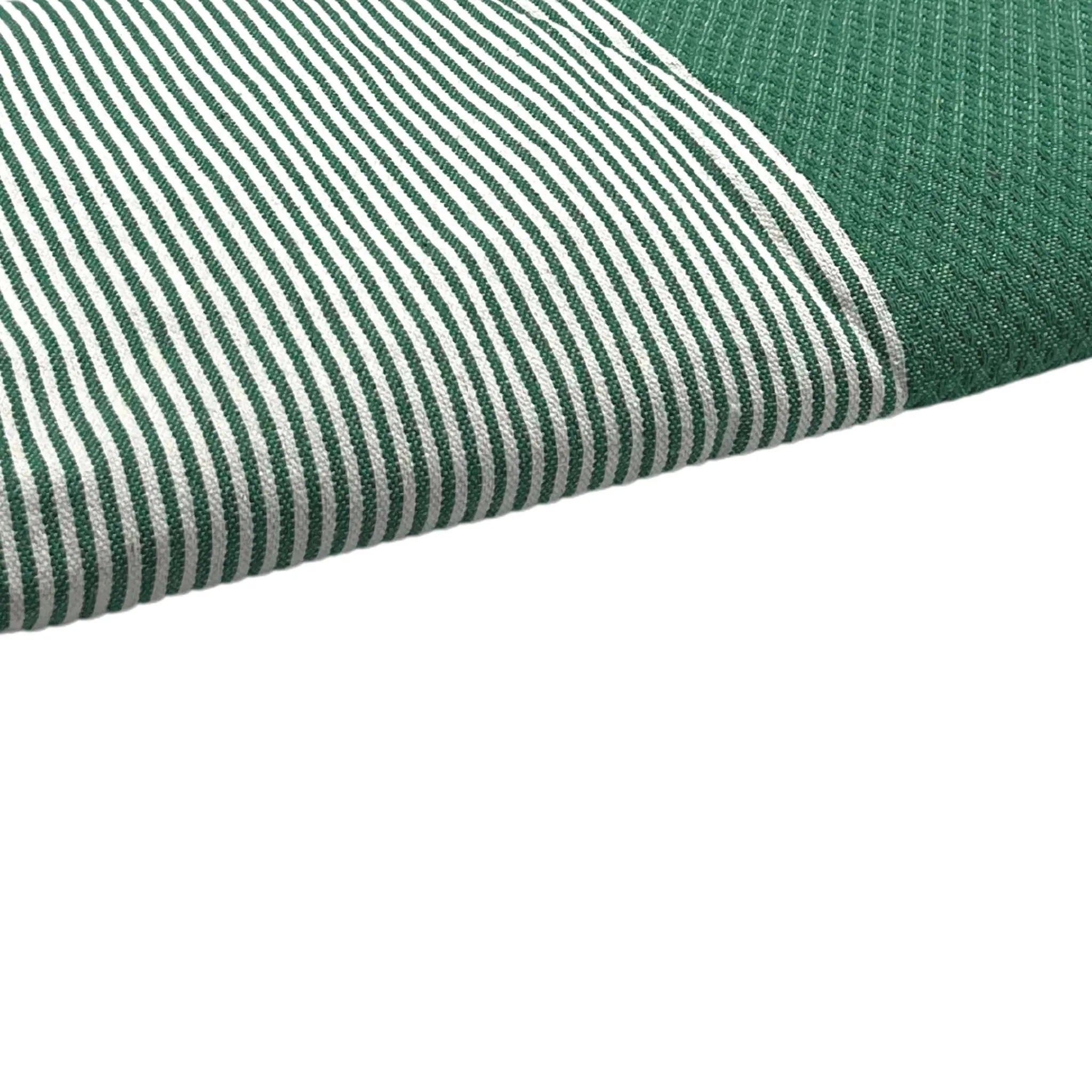 Focus on Fouta honeycomb Emerald Green - BY FOUTAS