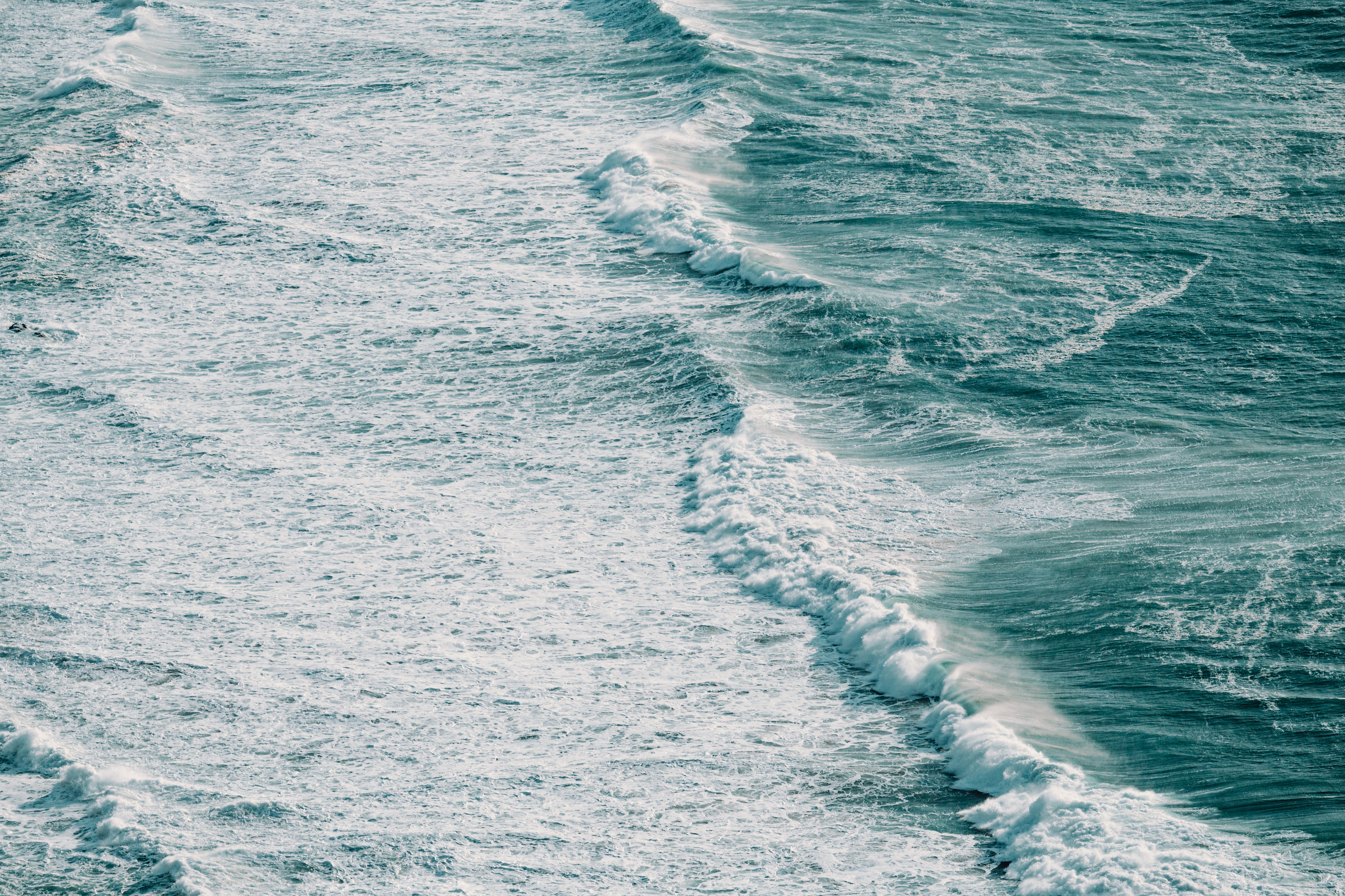 Varias olas en el océano